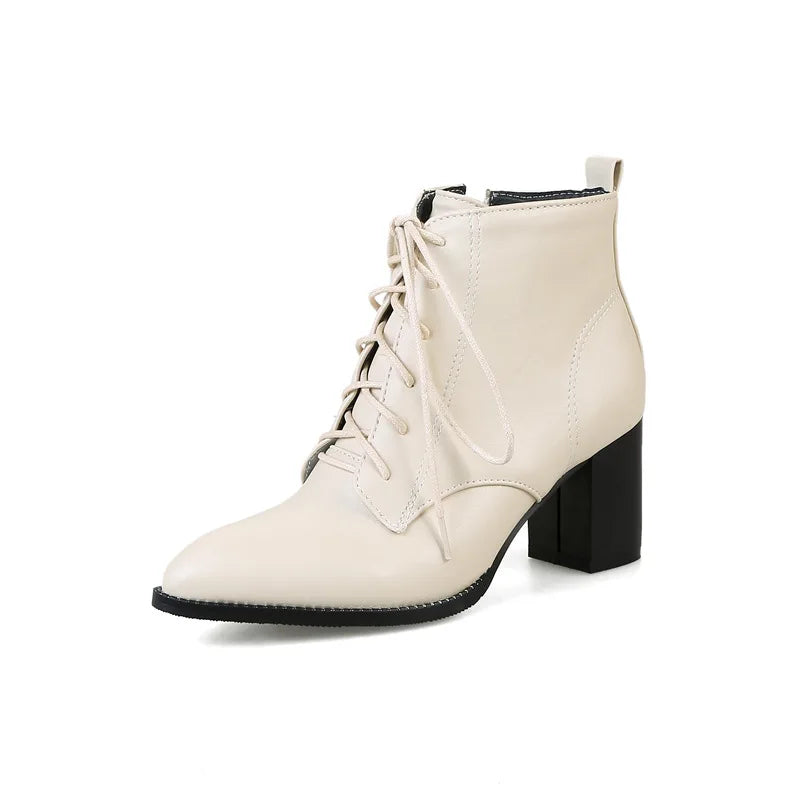 Bota Feminina Cano Curto de Couro PU