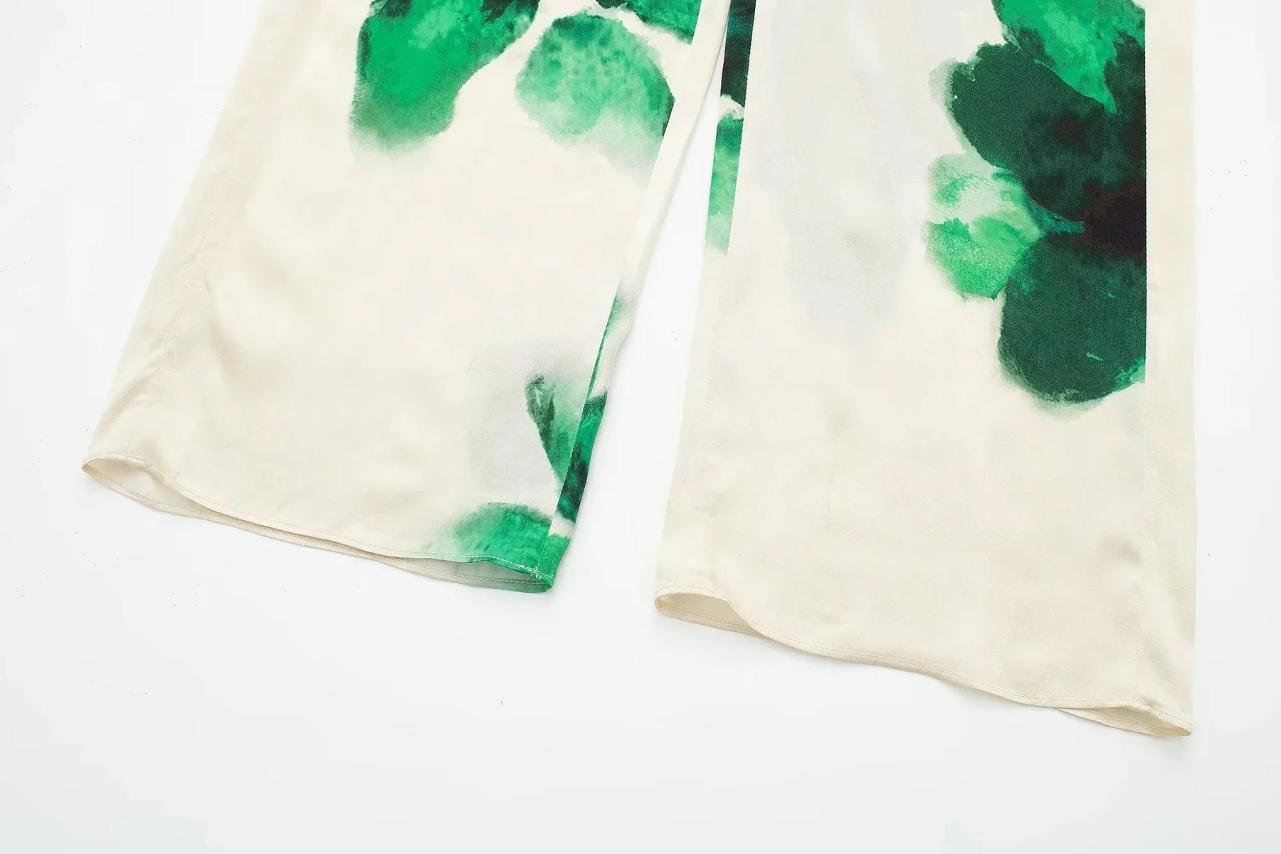 Conjunto Floral, Blusa com Manga Longa e Calça Pantalona - DermeBela