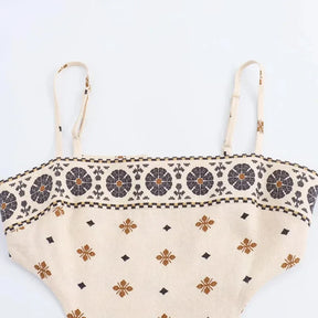 Vestido Longo com Recorte Oco e Sem Mangas