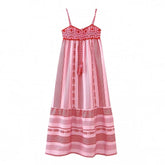 Vestido de Verão com Detalhe de Crochê e Bordado