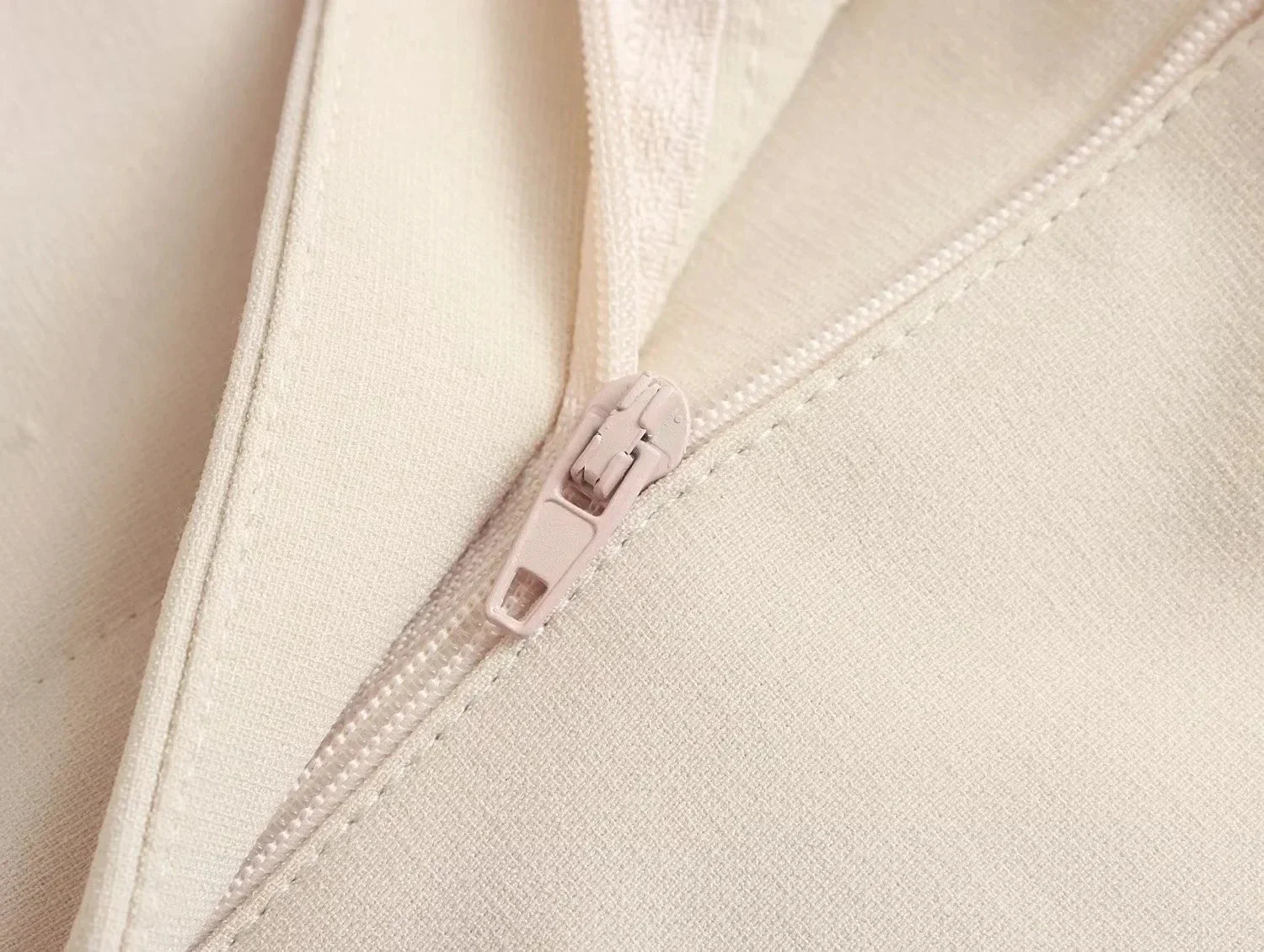 Conjunto Elegância Urbana - Regata sem Alças e Calça com Fenda - DermeBela